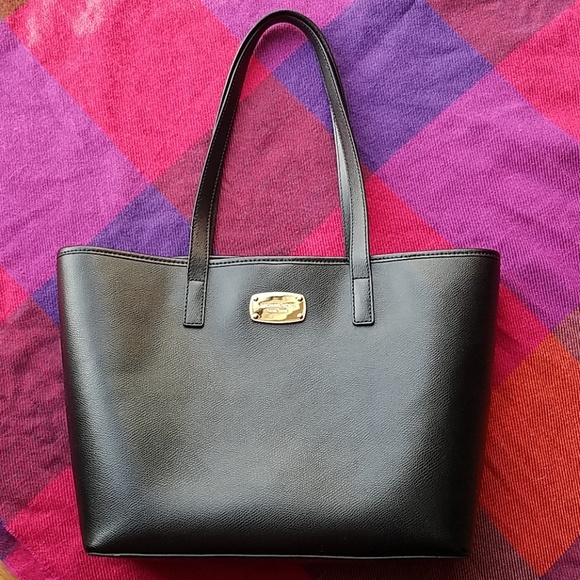 Michael Kors Handbags - EUC Michael Kors Classic Tote